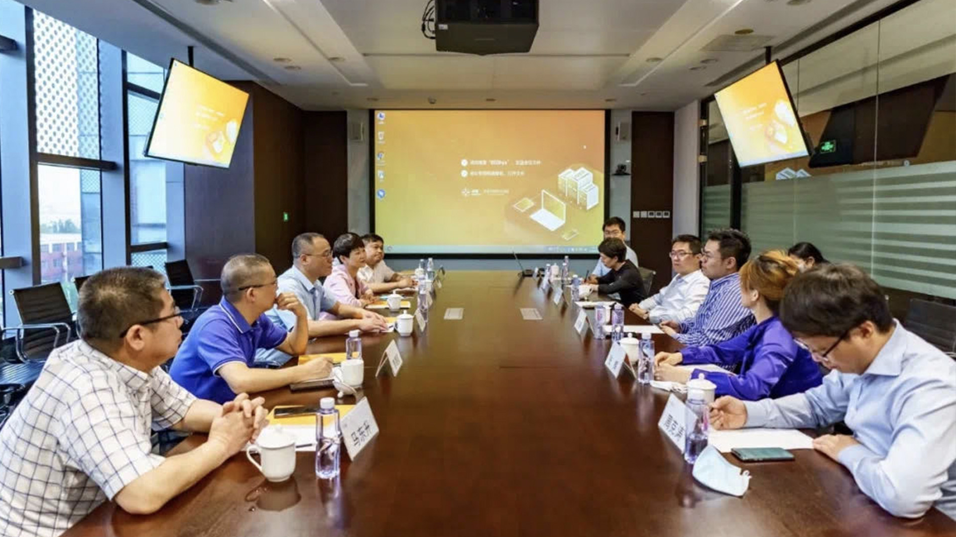 鴻坤趙偉豪帶隊與參訪團一行洽談合作